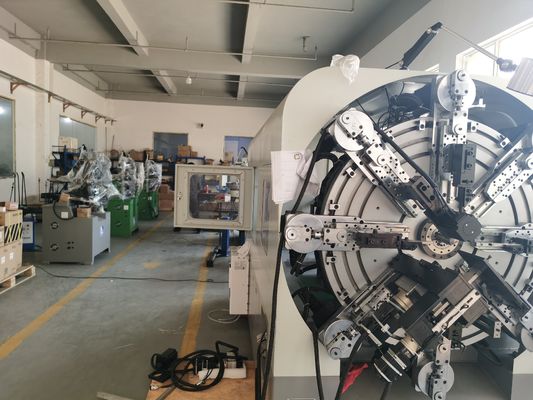 Mesin Coiling Pegas CNC Multifungsi Dengan Sistem Coil Rotasi Kawat