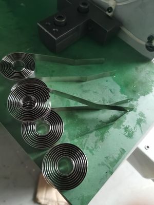Mesin Pembentuk Pegas CNC 5.5KW Tangan Opsional Dan Sistem Decoiler 200KG